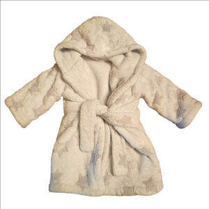 BLANKETS & BEYOND hooded robe. Light grey with grey stars. Size 12+mnths.